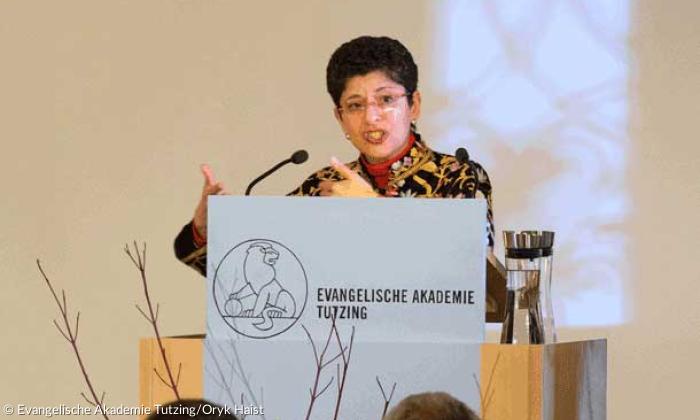 Azza Karam Religionswissenschaftlerin
