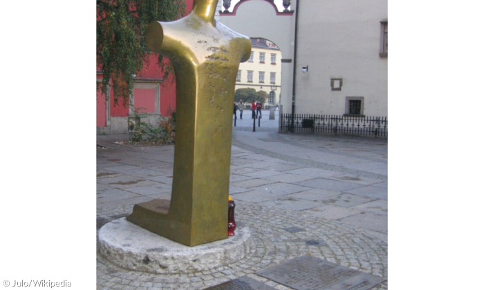 Bronzetorso, Denkmal für Dietrich Bonhoeffer, Breslau, vom Bildhauer Karl Biedermann