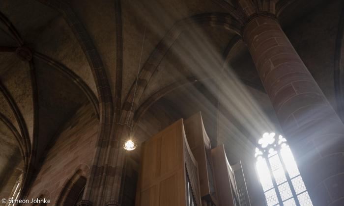 Frauenkirche Nürnberg Orgel Fenster Licht 