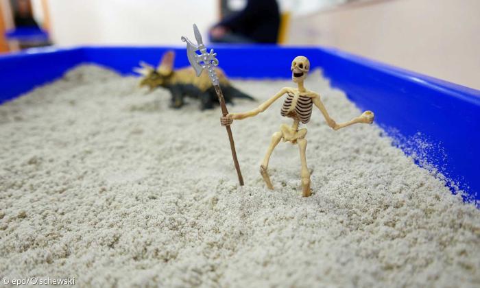 Sandarbeit als Therapie gegen Traumata