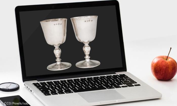 Abendmahl online feiern Gottesdienst evangelisch Laptop
