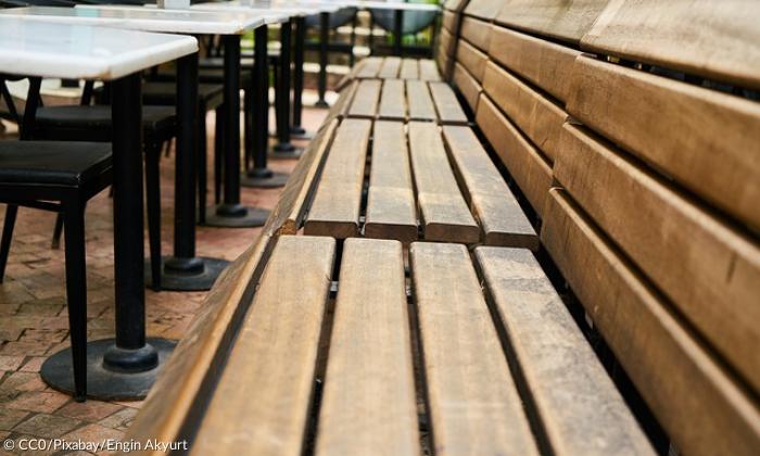 Tisch Bank leer Gastronomie Lokal Restaurant Cafe Krise