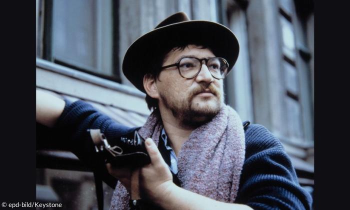 Rainer Werner Fassbinder, deutscher Regisseur, bei den Dreharbeiten zur Fernsehserie 'Berlin Alexanderplatz', 1979. 