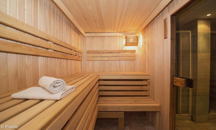 Eine Sauna im Wellnessbereich