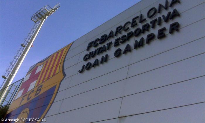 Als Joan Gamper wurde der Schweizer Hans Gamper zur Barcelona-Legende. Die »Ciutat Esportiva Joan Gamper« (»Joan-Gamper-Sportstadt«) ist unter anderem nach ihm benannt, das Trainingsgelände des FC Barcelona, auf dem sich auch die Nachwuchsschmiede »La Masia« befindet.