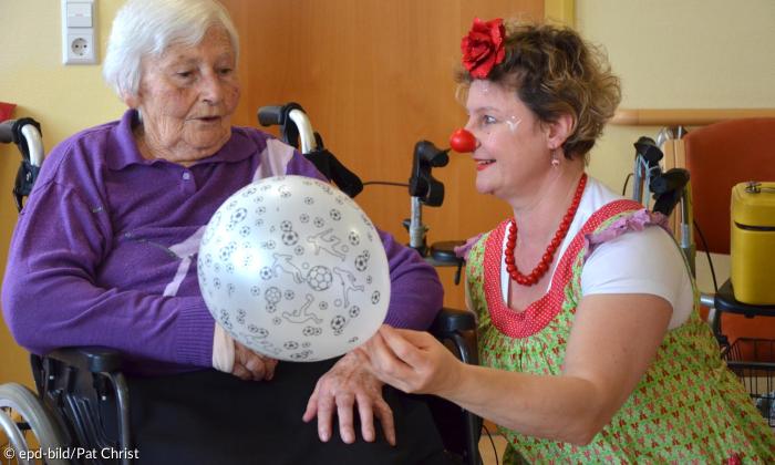 Tatjana Kapp als Clownin Schlawine, Seniorin, Demenz, Klinikclowns