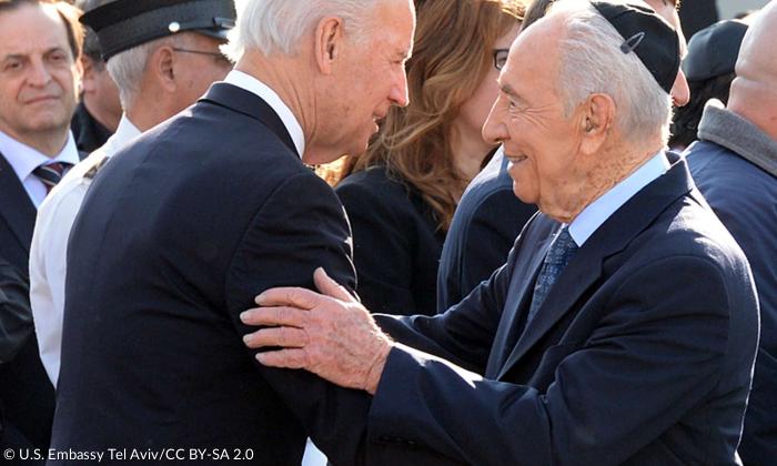 US-Vizepräsident Joe Biden bei einem Israelbesuch 2014 mit dem damaligen israelischen Staatspräsidenten und Friedensnobelpreisträger Shimon Peres (1923-2016).