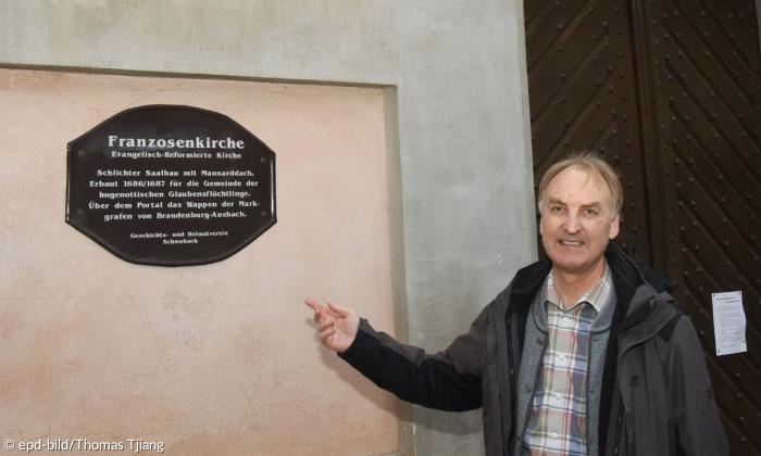Vor der Franzosenkirche in Schwabach