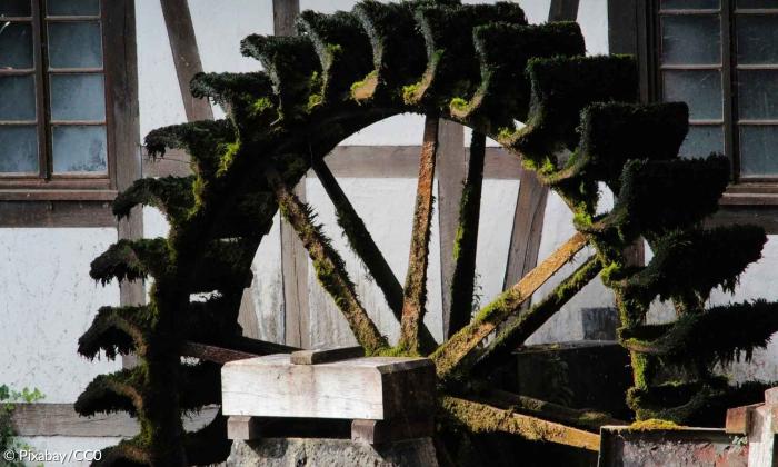 Holzrad einer Wassermühle