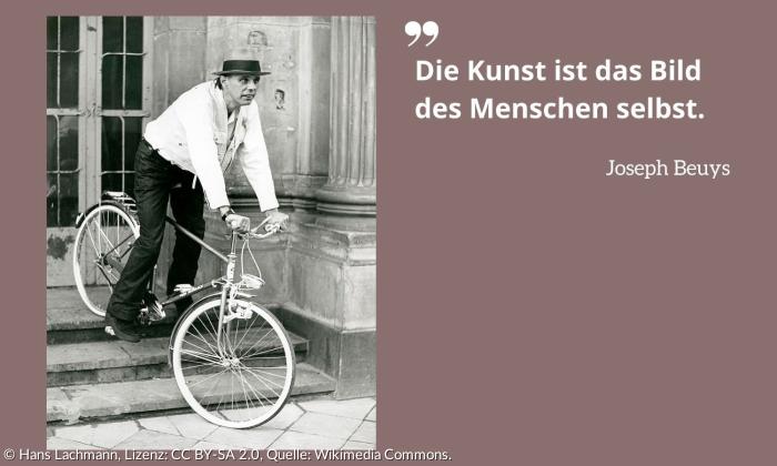 Joseph Beuys mit Fahrrad in Düsseldorf