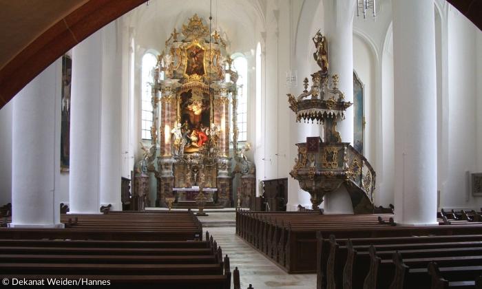 Innenraum von St. Michael in Weiden