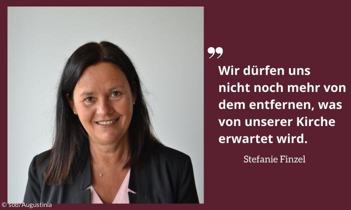 Portrait der Synodalen Stefanie Finzel mit dem Zitat: "Wir dürfen uns nicht noch mehr von dem entfernen, was von unserer Kirche erwartet wird."