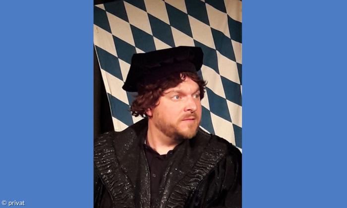 Hannes Schott als Luther im Reformationsjubiläumsprogramm des "Weißblauen Bäffchen"