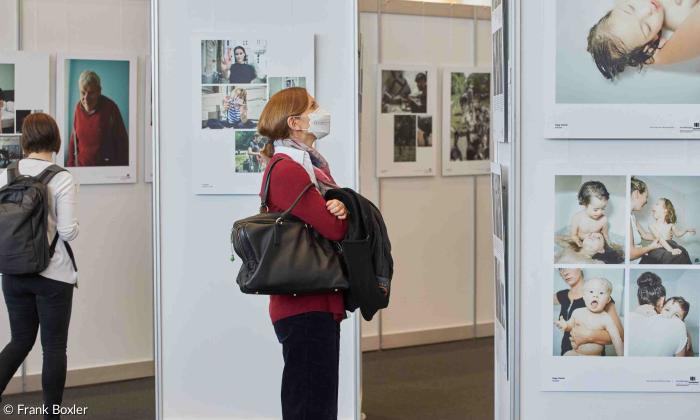 Lagois bei der ConSozial 2021 Ausstellungseröffnung Gesichter der Nächstenliebe