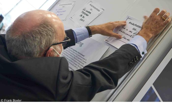 Lagois bei der ConSozial 2021:  Dr. Markus Gruber, Amtschef des Bayerischen Staatsministeriums für Familie, Arbeit und Soziales am Lagois-Stand
