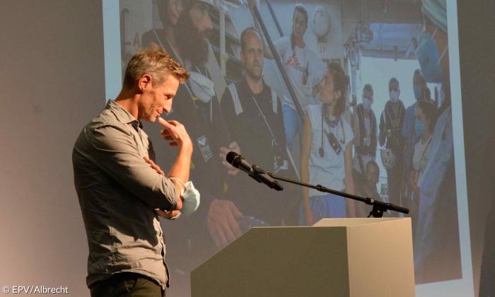 Förderpreisträger Thomas Lohnes bei der Lagois-Preisverleihung auf der Messe ConSozial 2021 in Nürnberg.