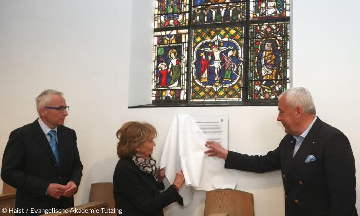 Udo Hahn (Direktor der Evangelischen Akademie Tutzing), Dr. h.c. Charlotte Knobloch (Präsidentin der Israelitischen Kultusgemeinde München und Oberbayern), Dr. Ludwig Spaenle (Staatsminister a.D., MdL, Beauftragter der Bayerischen Staatsregierung für jüdisches Leben und gegen Antisemitismus, für Erinnerungsarbeit und geschichtliches Erbe), Brigitte Grande (Vorsitzende des Freundeskreises der Evangelischen Akademie Tutzing).