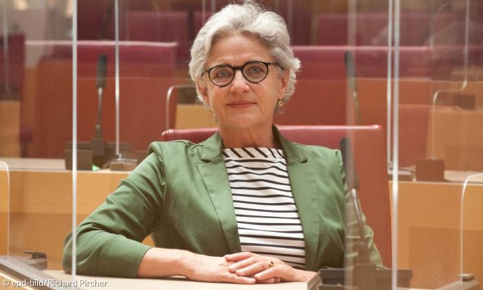 Gabriele Triebel im Plenarsaal des Bayerischen Landtags