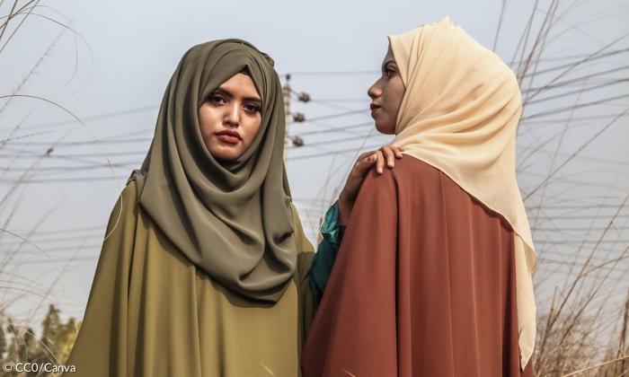 Zwie Muslima mit Kopftuch
