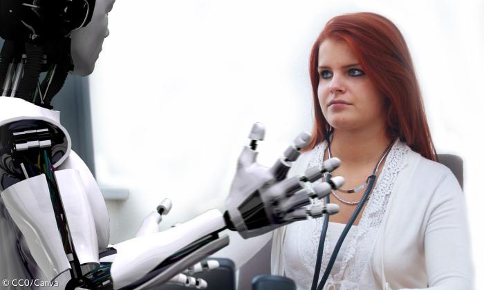 Ein Roboter und eine rothaarige Frau