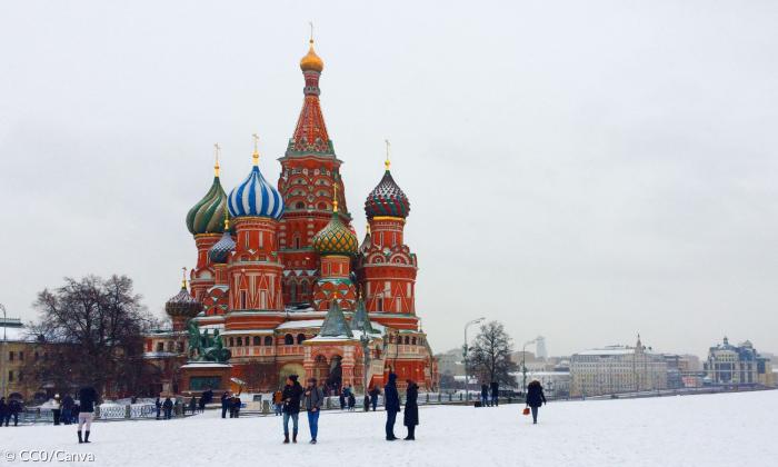 Rote russisch-orthodoxe Kirche in Moskau