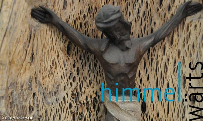 Eine schwarze Jesusfigur am Kreuz