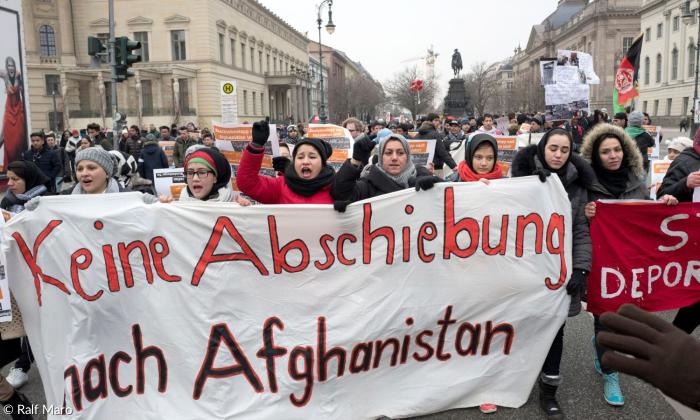 Frauen demonstrieren gegen Abschiebungen nach Afghanistan