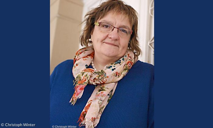 Dekanin Anne Salzbrenner