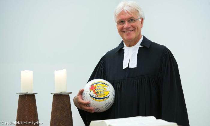 Eugen Eckert, Stadionpfarrer in Frankfurt