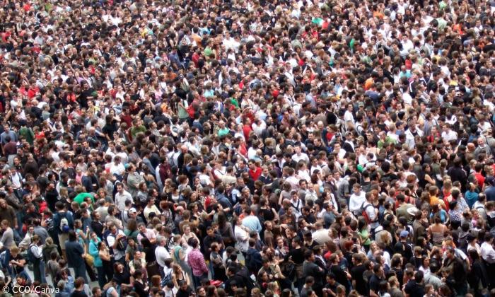 Viele Menschen versammeln sich