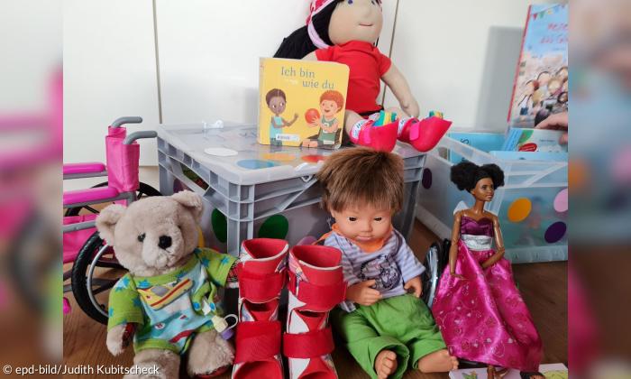 Spielzeug, Bücher und Puppen