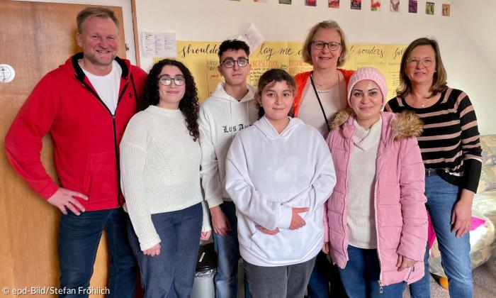 Ein Mann, drei Frauen und drei Kinder