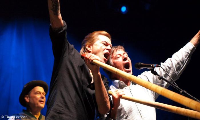 Campino von den Toten Hosen und "Stofferl" Well beim Alphornblasen