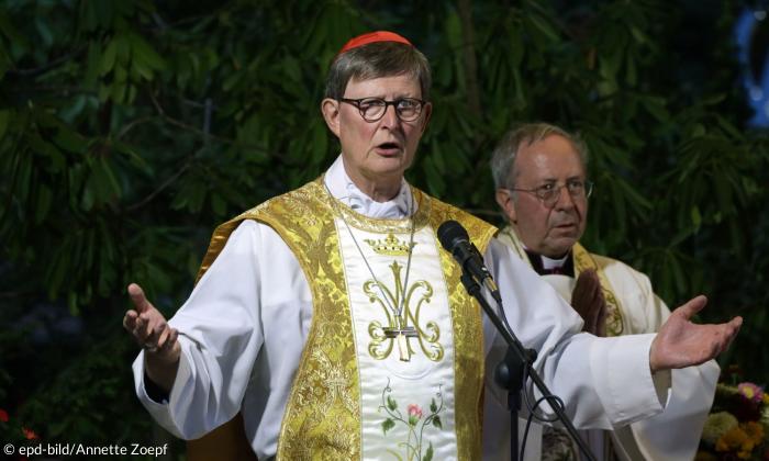 Kardinal Rainer Maria Woelki (l) am Wallfahrtsort Maria Vesperbild