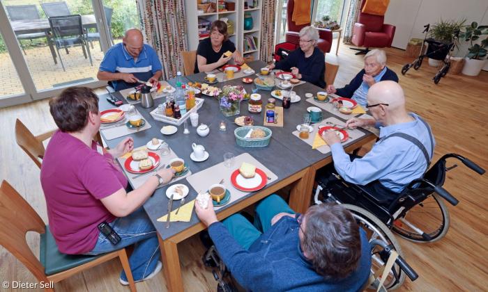 Frühstücksrunde am 12.09.2023 im kirchlichen Tageshospiz Bremervoerde (Kr. Rotenburg).