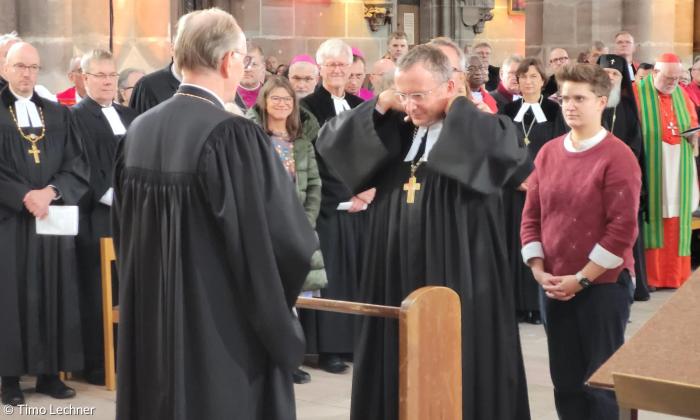bischofsweihe_lorenzkirche_kreuz