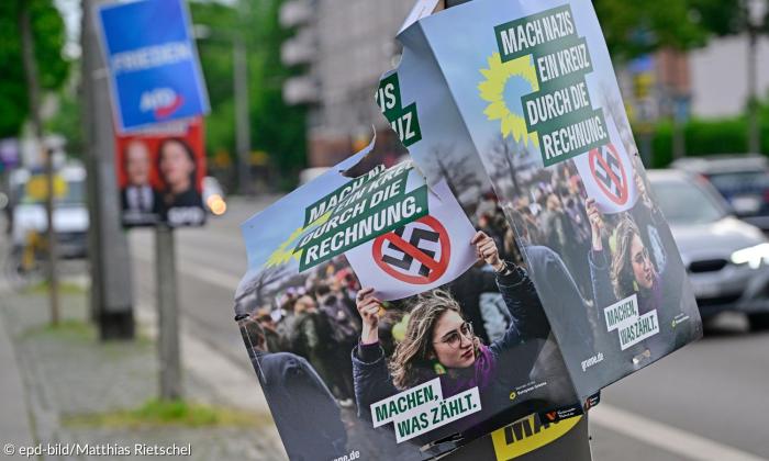 Wahlplakate der Grünen, beschädigt