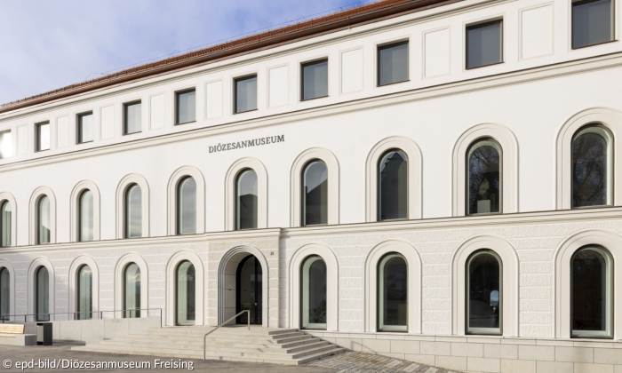 Ein Haus, über dessen Tür "Diözesanmuseum" steht