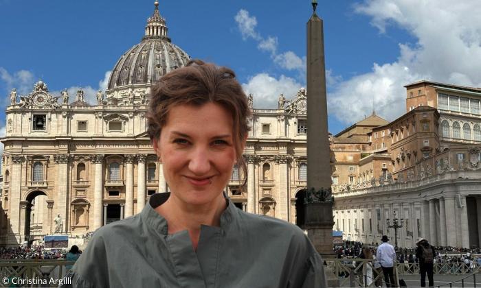 Christina Argilli auf dem Petersplatz in Rom
