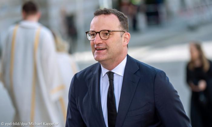 Ein Mann mit Brille