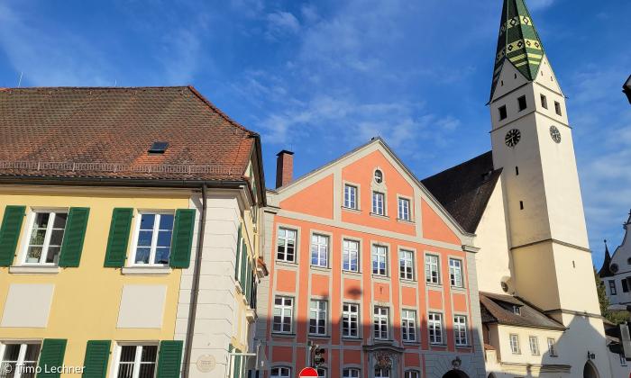 Pappenheim: links das Pfarrhaus, in der Mitte das Gemeindezentrum und rechts die Stadtkirche.