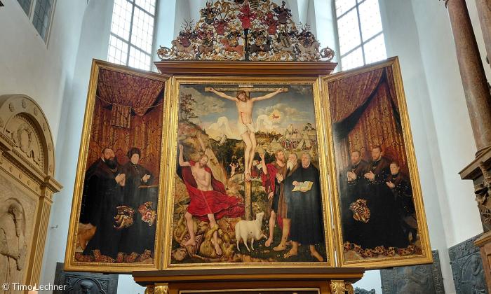 Weimarer Herder-Kirche mit Lucas-Cranach-Altar.