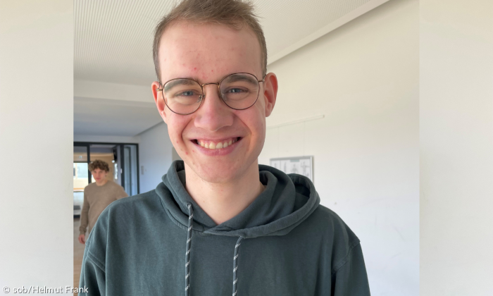 Porträt von Raffael, Schüler der Oberstufe des Lukas-Gymnasiums in München-Laim 