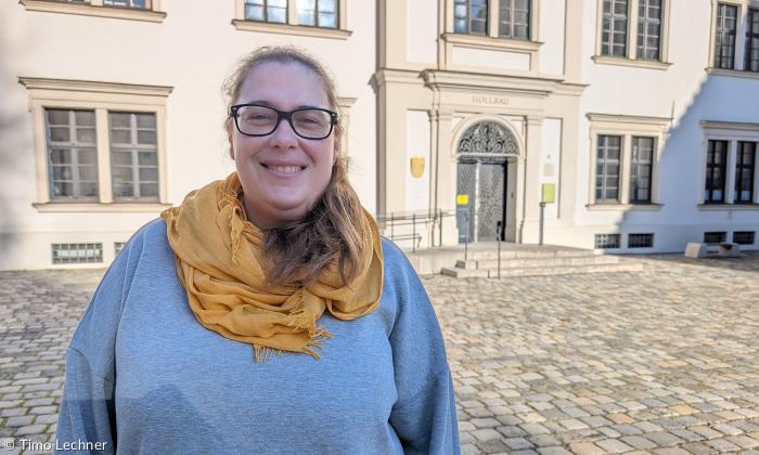 Lena Sponner vor dem Hollbau im Augsburger Annahof.