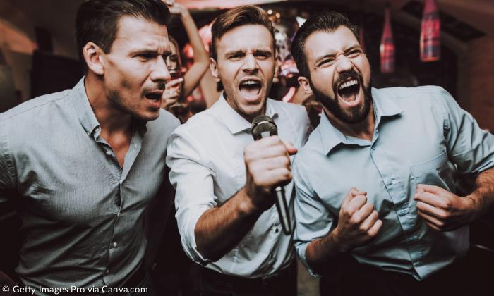 Drei Männer singen