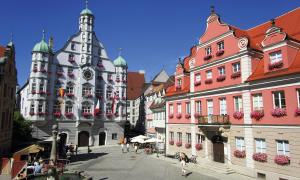 Etappenziel der Radrunde durch Bayerisch-Schwaben: das Rathaus in Memmingen.