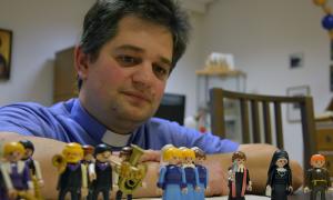 Pfarrer Stefan Merz ist Playmobil-Liebhaber 