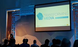 Siegfried Schneider, Präsident der Landeszentrale für Medien, eröffnet die Veranstaltung TransformingMedia