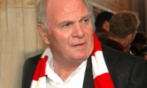 Uli Hoeneß 2005 im Münchner Rathaus bei einer Meisterfeier des FC Bayern.