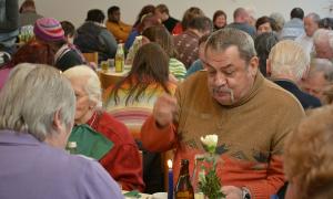 Das Dreikönigsessen in der Markusgemeinde zieht jedes Jahr viele Gäste an.